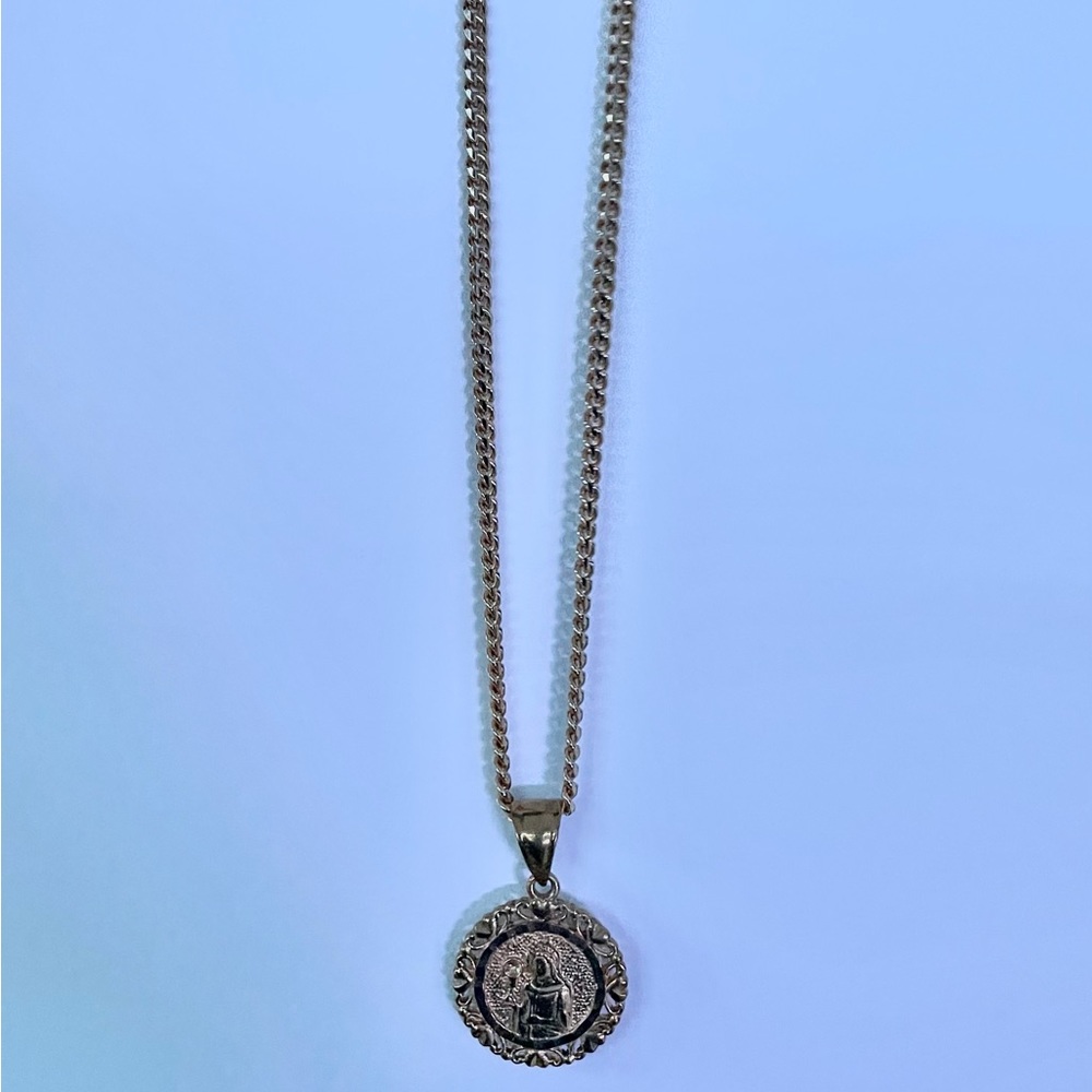 Gold Cuban Link Chain Necklace + Circular Pendant - Picture 3 of 4